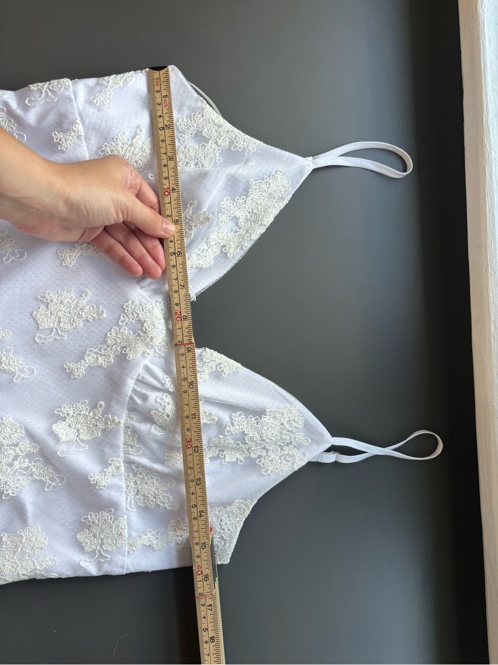 New Storia Lace Handkerchief Hem Midi Dress- Large - Picture 11 of 13